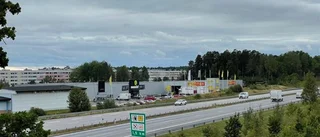 Trafikanter varnades för man som promenerade på E4