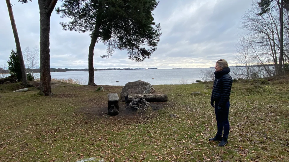 Vattnet och delar av land vid Örstigsnäs blir snart ett kommunalt naturreservat. Kommunekologen Elin Hultman jobbar dessutom med att göra en beteshage på platsen.