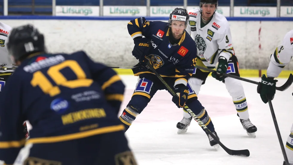 Adam Eriksson gjorde det matchavgörande 2-1-målet i Visby Roma 3-1-seger över Wings.