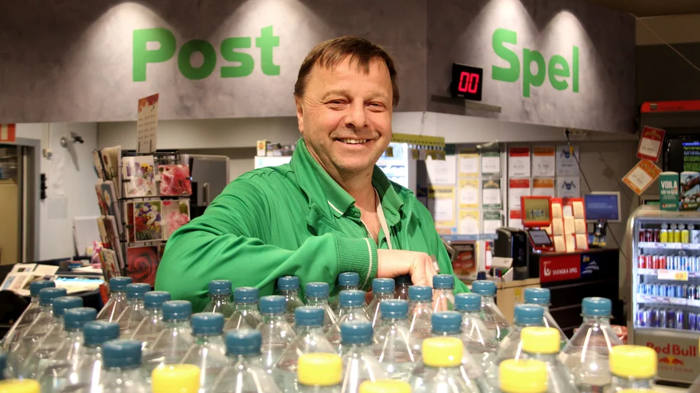 Lars "Simpe" Simonsson är nästan synonym med Coop-butiken i Kisa. Nu lämnar han butiken efter 45 år.