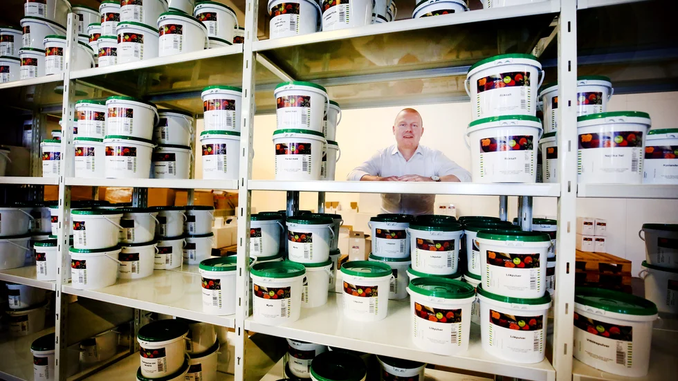 "Vi gör recepten här i vårt provkök. Sen skickas de till fabriken i Spanien. Vi tar in cirka 500 ton kryddor och marinader om året", säger Daniel Björk, vd för Nordic spice.
