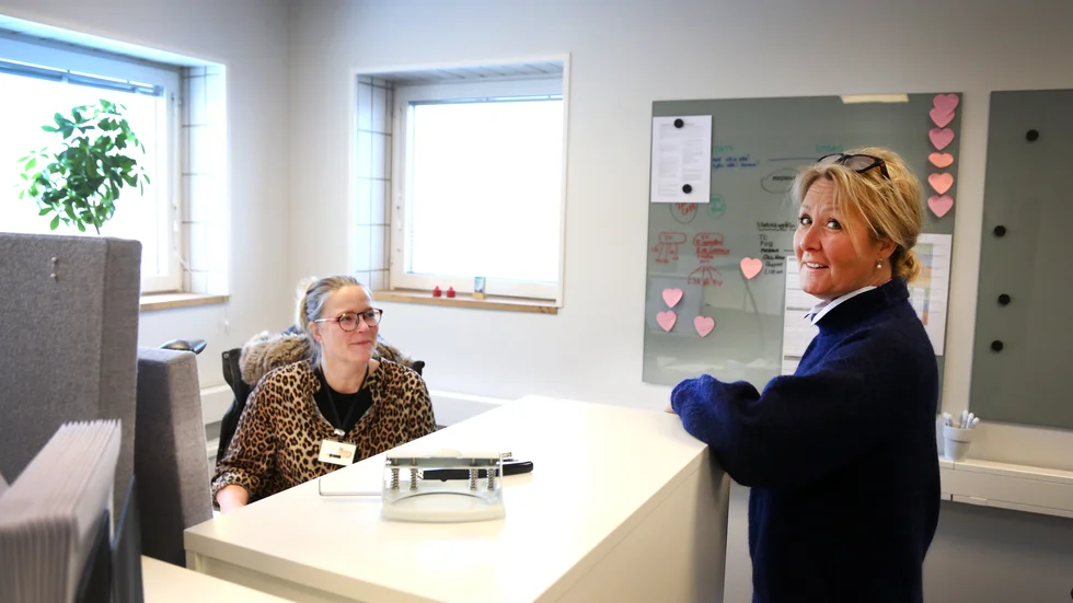 Gerd Tinglöf Engström (till höger) har valt att avsluta sin tjänst som primärvårdschef inom Region Gotland.     