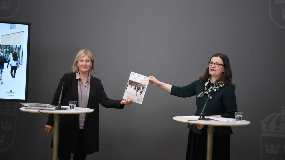 Regeringens särskilda utredare Anna Westerholm lämnar över utredningen "Kampen om tiden – mer tid till lärande" till utbildningsminister Anna Ekström (S) på måndagen.