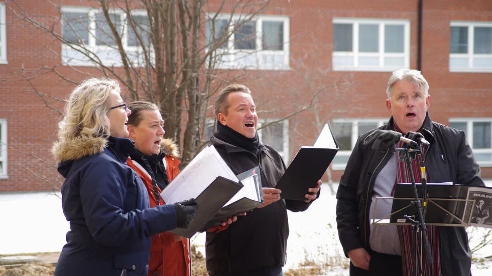 Sångarna Eva Plumppu, Åsa Bäcklin, Mikael Strandelin och Lennart Johansson
