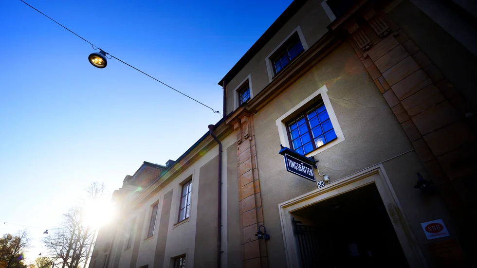 Norrköpings tingsrätt friar den Finspångsbo i 35-årsåldern som i januari åtalades misstänkt för att ha slagit sin tidigare flickvän.