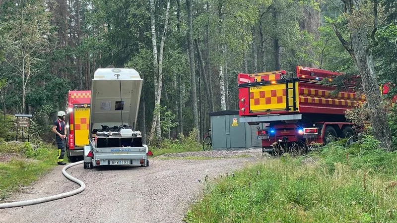 Två mindre bränder släcktes av räddningstjänsten på onsdagsmorgonen.
