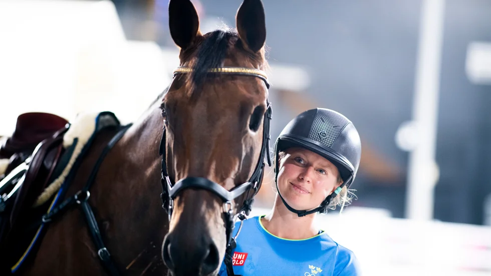 OS-debutanten Therese Viklund med hästen Viscera, som saknar vänster öga.