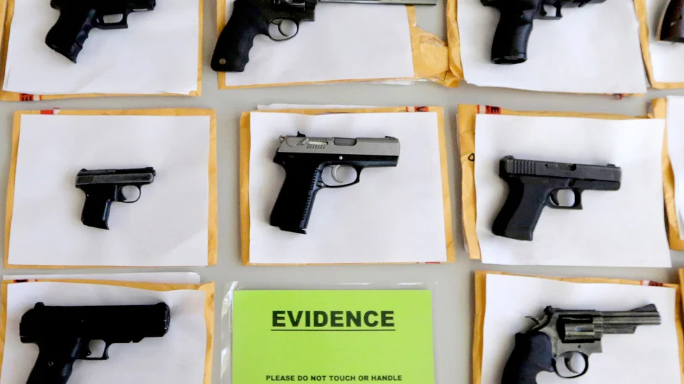 Illegala vapen som beslagtagits i Chicago. Arkivbild.