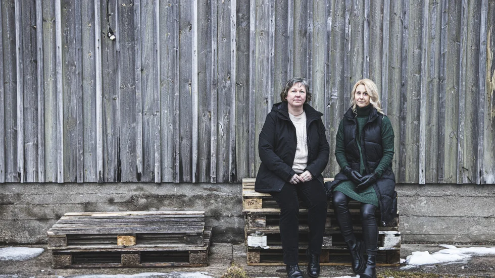 Ulrika Lundgren Lindmark och Jennie Lundgren är aktuella med ”Där isarna råmar” som ges ut på Albert Bonniers förlag. 