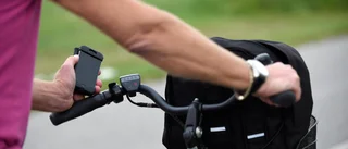 Inför mobilförbud även för cyklister
