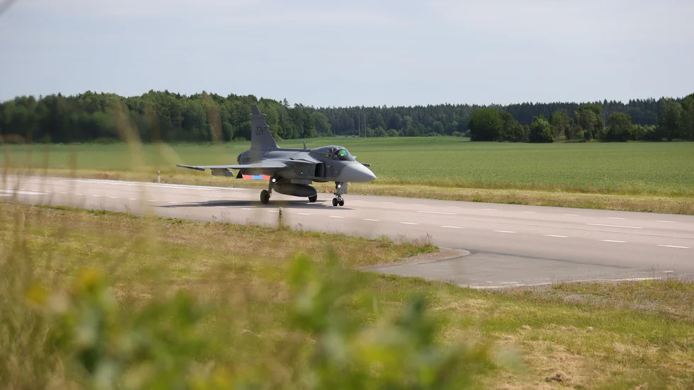 Försvarskoncernen Saab som bland annat tillverkar stridsflygplan har levererat delårssiffror. Arkivbild.