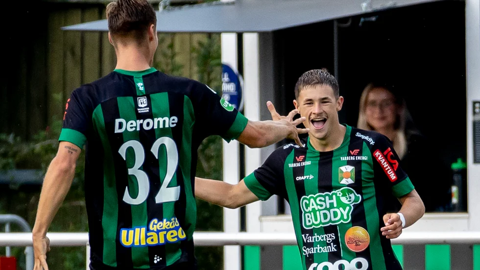 Oliver Alfonsi, till höger, jublar efter sitt första allsvenska mål.