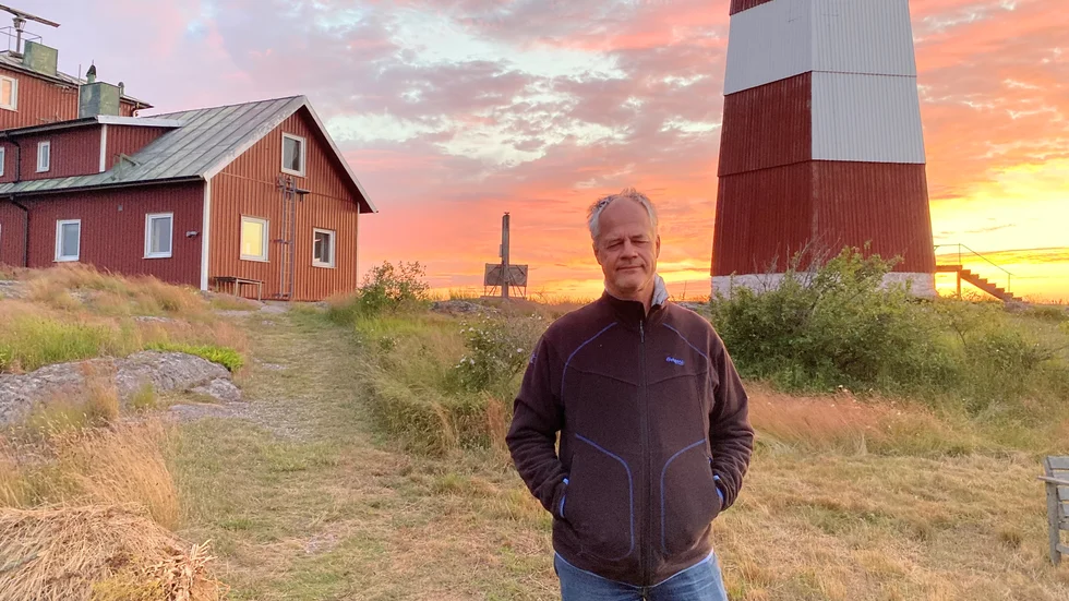 Peter Andersson har skrivit en bok om livet på Hävringe. Historieberättandet sträcker sig från 1600-talet fram till nutid. Själva lotsstationen på Hävringe lades ner 1986.
Numera finns den på fastlandet och arbetet har ändrat karaktär.

