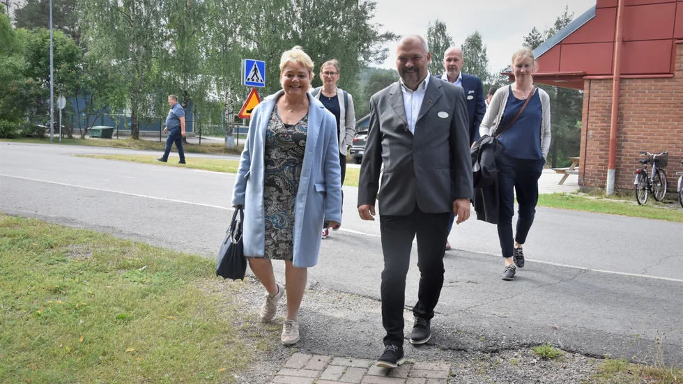Norrbottens landshövding Lotta Finstorp visades runt hos Utbildning Nord av bland andra skolans direktör Leif Lahti.