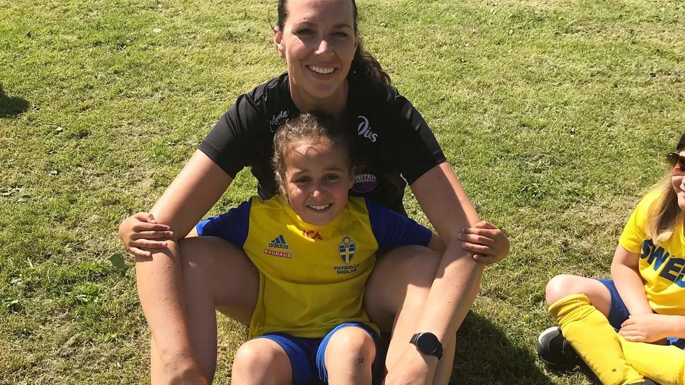 Charlotta Volkert säger att hon först inte visste hur stort intresset för fotboll skulle vara för tjejerna i Borlänge, men vecka efter vecka kom det bara fler och fler som ville vara med och spela.