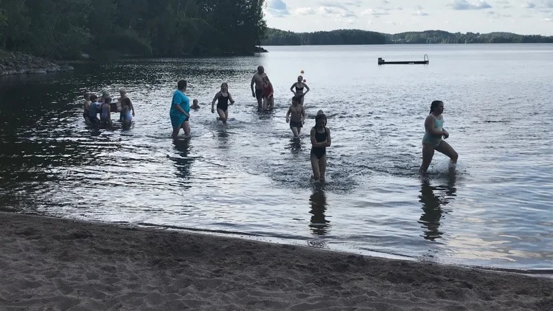 Vid simskolan vid Kogaren kunde ett tjugotal barn utveckla sina simfärdigheter.