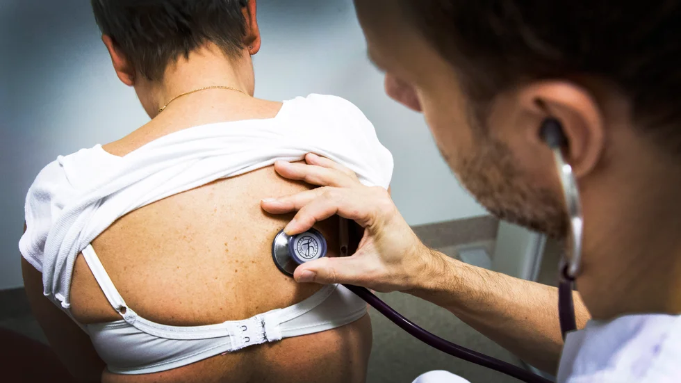 Antalet cancerfall fortsätter att öka i Östergötland. Många av dem får genomgå strålningsbehandling.
