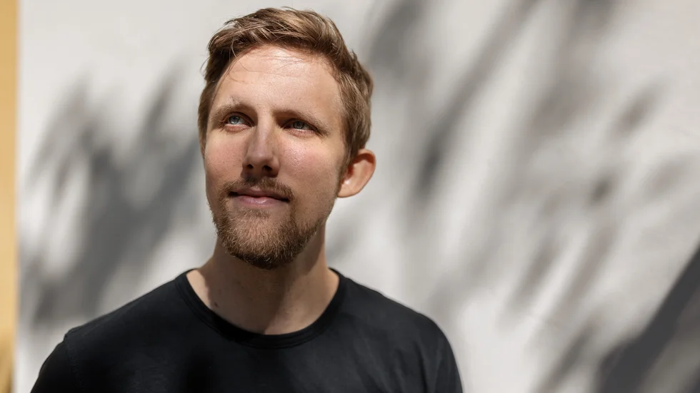 "Pandemin lägger sig som ett blött täcke över människors liv," säger Henrik Wiman.