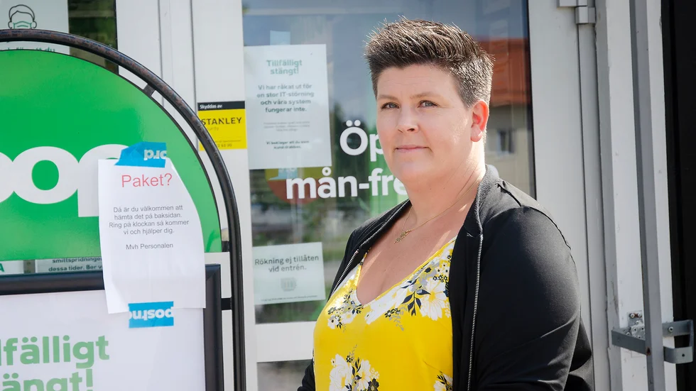 Elin Chalikias, butikschef på Coop Tystberga, tvingas stänga matbutiken temporärt på grund av en vattenskada.