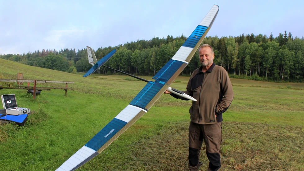 PO Edberg kom tvåa när länsmästerskapen i radiostyrt segelflyg avgjordes förra helgen. PO har varit med i Finspångs Modellflygklubb i snart 50 år.