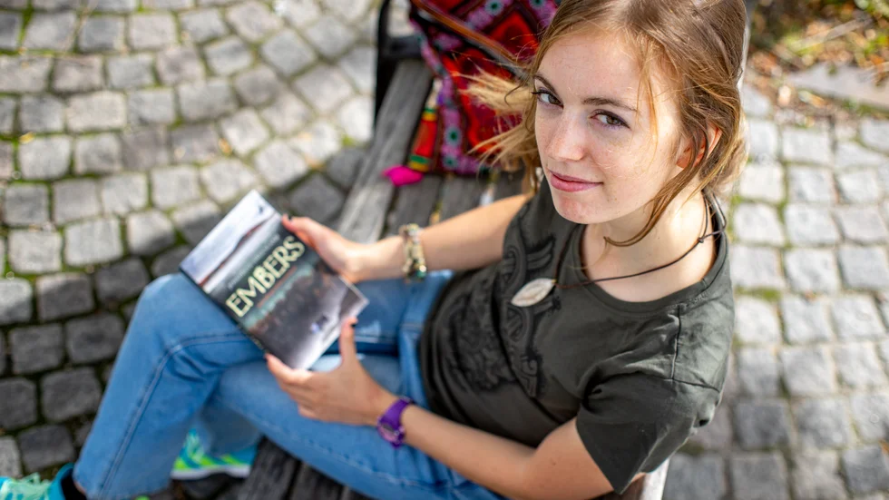 Josephine Greenland har valt att skriva för unga vuxna. "Det har alltid varit ett genuint intresse att skriva för ungdomar – jag ville skriva en bok som jag själv velat läsa i den åldern"