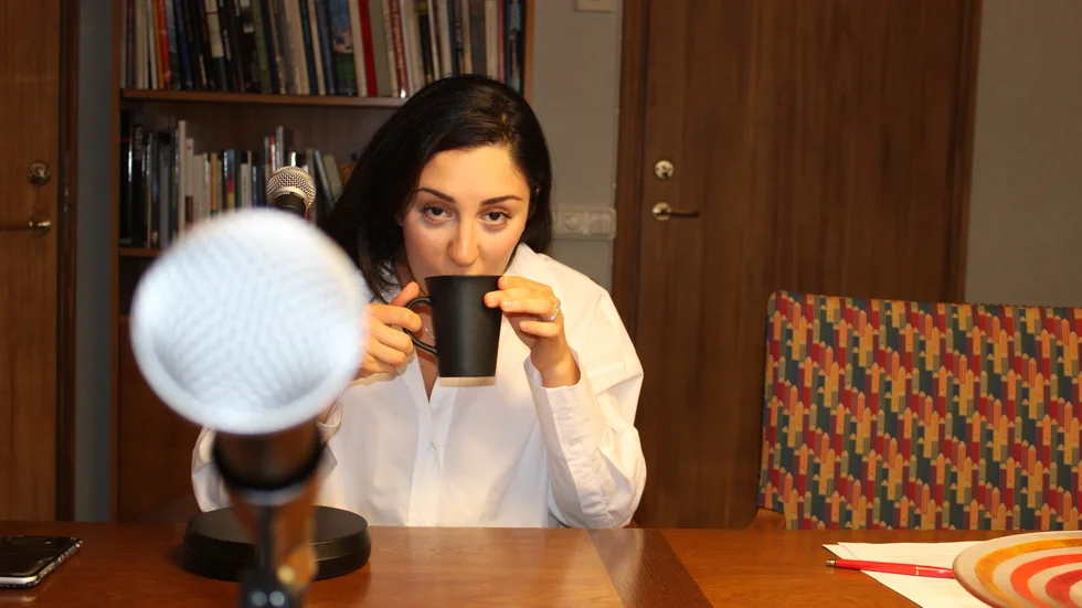 Maria Sayeler Behnam är ordförande i fullmäktige. Här fotgraferad då hon var gäst i Folkbladets podd Widar Möter. 