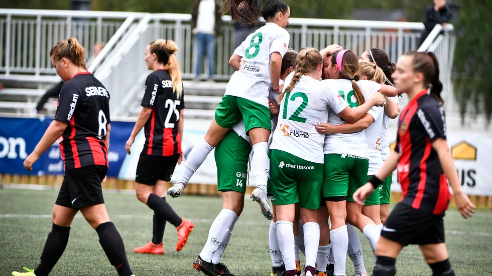 Jubel. Morön kvitterade till 2–2 med en minut kvar av ordinarie tid. Det innebar en vunnen poäng i sexpoängsmatchen mot Brommapojkarna.