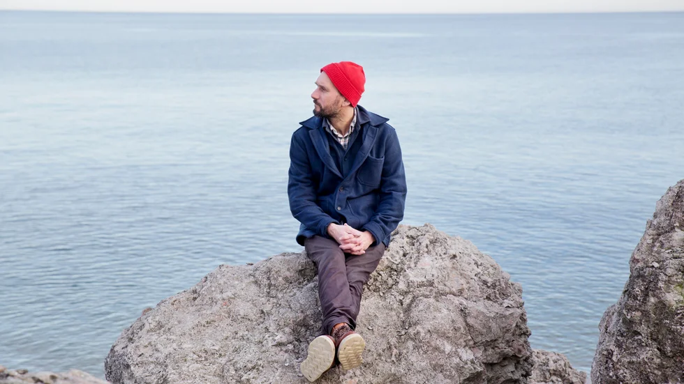 "Det är så mäktigt att veta att världens mest kända fartygsförlisning har historiska vingslag till den lilla socknen Vänge på Gotland. Det sätter liksom lite perspektiv på det hela", säger Jakob Ringbom som är aktuell med ännu en historisk roman, denna gång om Titanic.