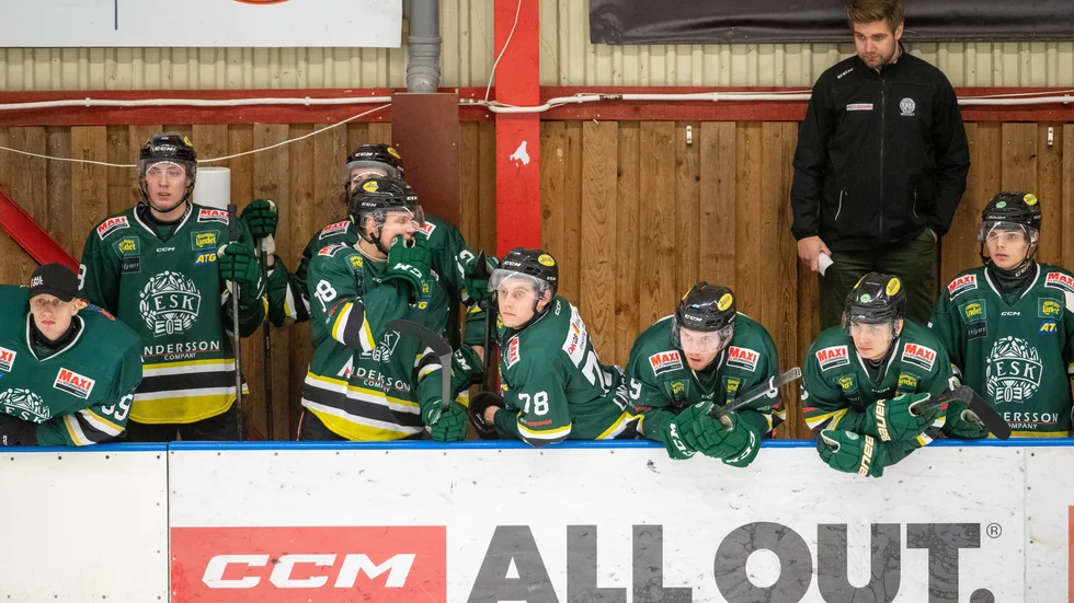 "Vi vet att vi måste hitta tillbaka och vinna matcher, annars börjar ett annat streck närma sig, det vill vi inte", säger ESK:s tränare Anton Virtanen.