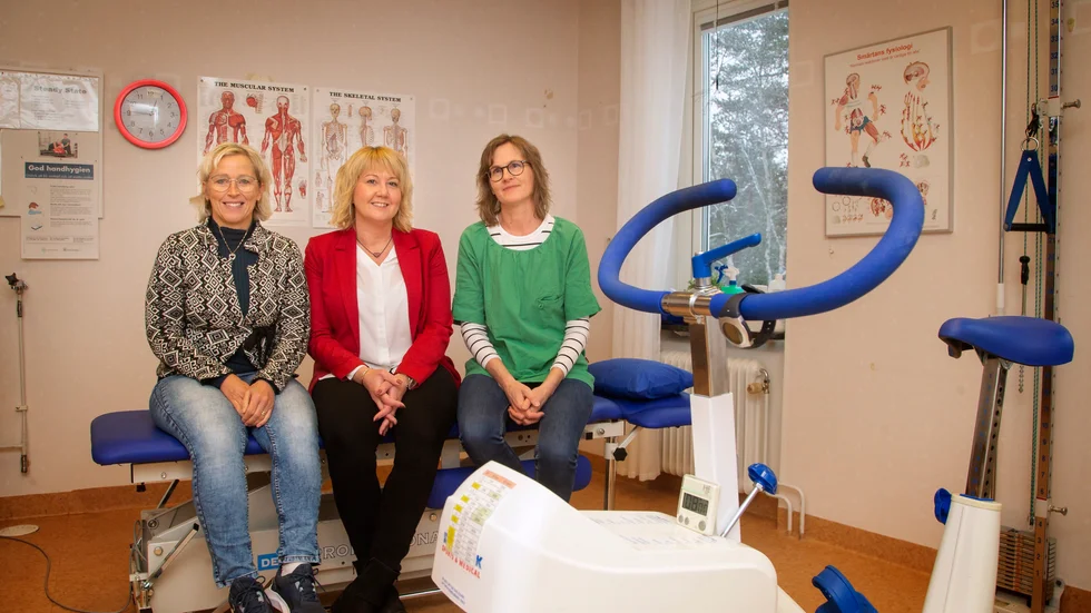 Åsa Skiöld (mitten), här med Anna Nilsson (till vänster) och Susanne Norgren, är stolt över nomineringen. "Sedan är det mina medarbetare som är A-hälsan, det är inte min förtjänst utan det är dem som gör jobbet", säger hon.