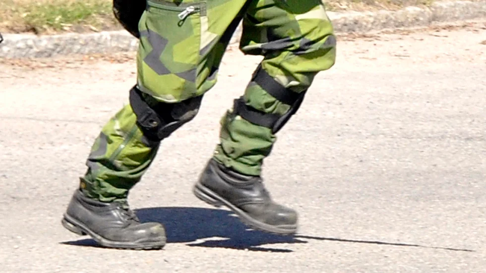 Soldater fick uppsöka vård efter att ha tejpat fötterna med en skavsårstejp.  