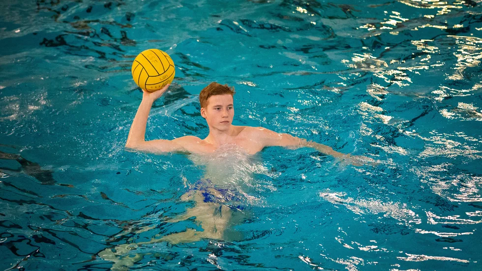 Isak Nåbo med bollen. Hans stora mål just nu är att vinna SM-guld med LSF.