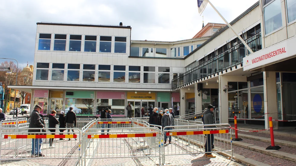 Från och med nu tar den tillfälliga vaccinationscentralen i Västervik endast emot redan inbokade besök för vaccindos två.