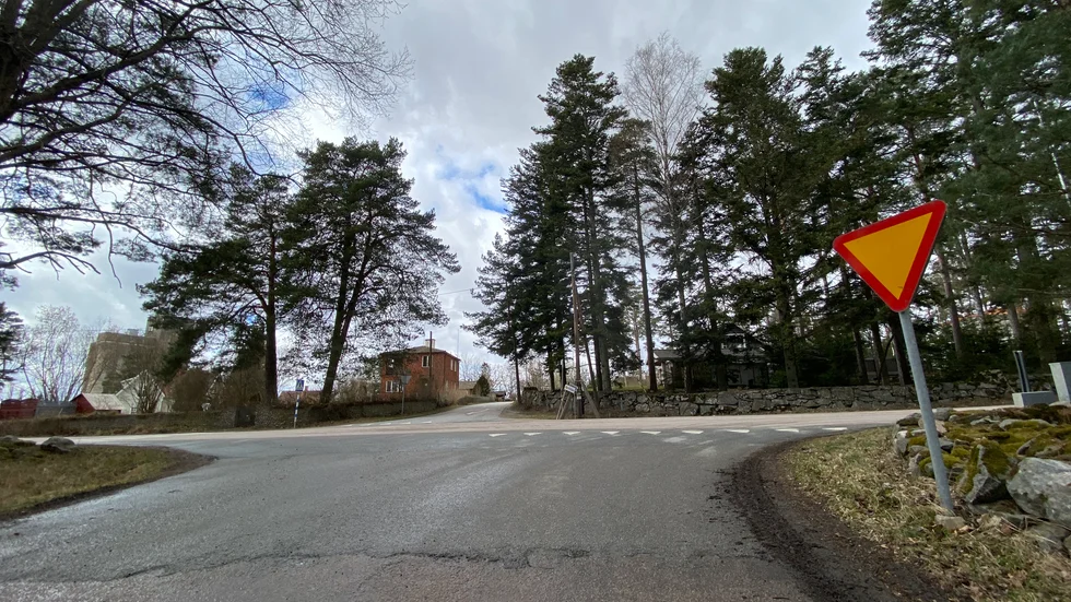 Korsningen Villbergabyvägen/Länsvägen.