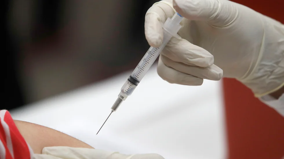 Vaccintvång kan ibland vara en nödvändighet i demokratiska länder, det slår Europadomstolen fast. Arkivbild.