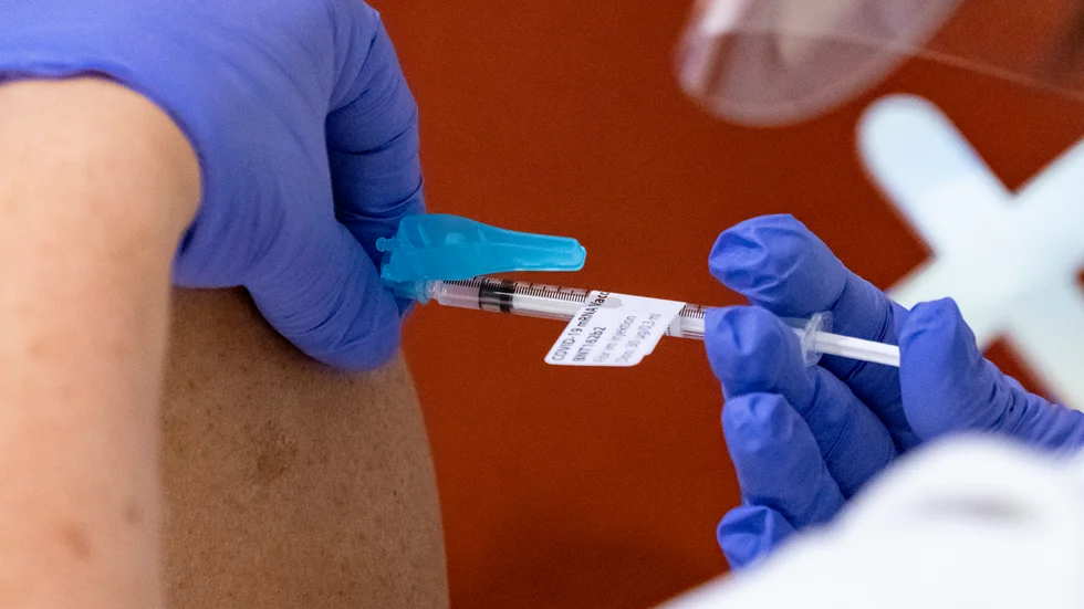 Fyra av de fem äldre på boendet som smittats var fullt vaccinerade. Arkivbild.