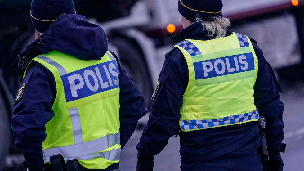 Att grova förolämpningar mot poliser accepteras är ett problem som i princip är unikt för Sverige. Kristdemokraterna vill därför återinföra brottet missfirmelse mot tjänsteman. 