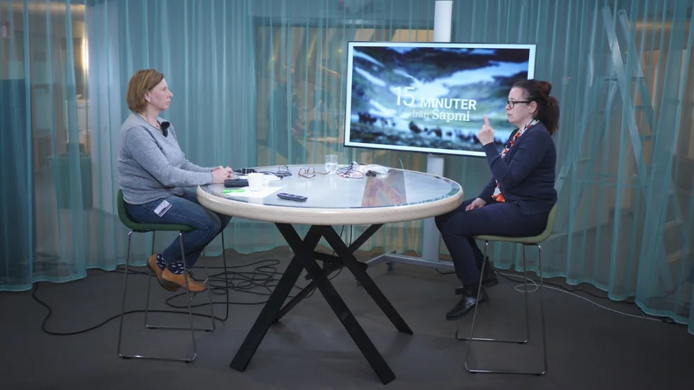 Anncatrin Stenberg Partapuoli, programledare, och Cathrine Magnusson, utvecklingsredaktör för SVT lokala nyheter, i studion där det nya tv-programmet ”15 minuter från Sápmi” ska spelas in.