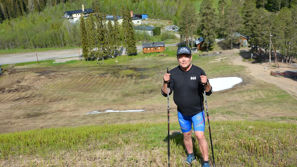 Kent Lennerö nästan högst upp i Pagla med vidunderligt fin utsikt. "Att ta sig upp till toppen tar väl fem minuter i bra tempo."