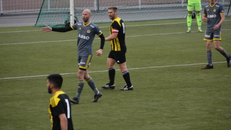 Johan Carlsson och Vimmerby IF besegrade Daniel Engels Västervik på tisdagskvällen.