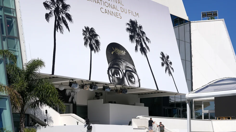Årets filmfestival i Cannes i Frankrike liknar ingen annan. Kommer det att bli sedvanlig trängsel vid galapremiärerna, eller kommer man att behöva hålla smittsäkert avstånd? Det återstår att se. Arkivbild.