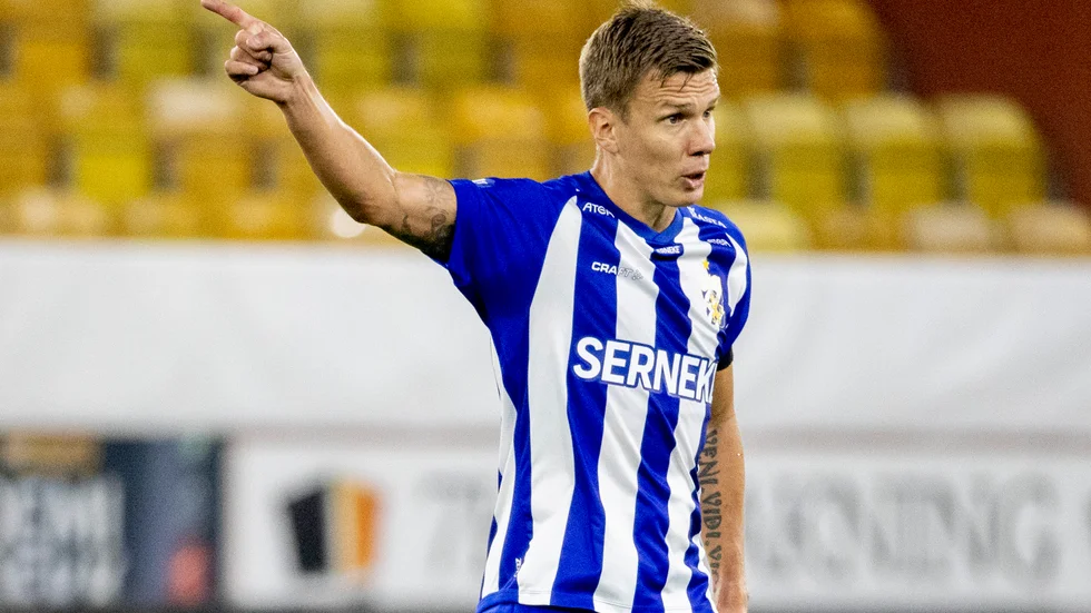 Pontus Wernbloom har en "känning" och missar matchen mot Elfsborg. Arkivbild.