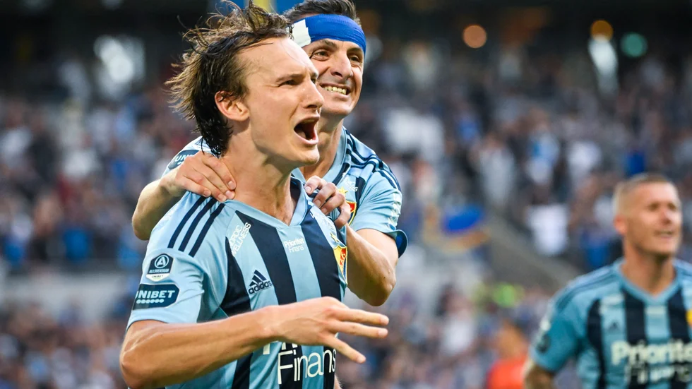 Hjalmar Ekdal firar sitt 2–0-mål i Djurgårdens 3–0-seger mot Apoel Nicosia.