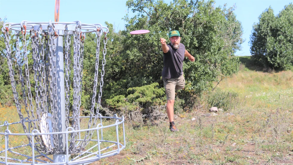 Discgolf i Hamra, där banan Hulehällar anlades förra året. I år har det tillkommit fem nya banor på Gotland.