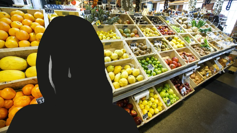 Kvinnan som portas har tidigare straffats för snatteri i butiken, och misstänks nu för nya brott.