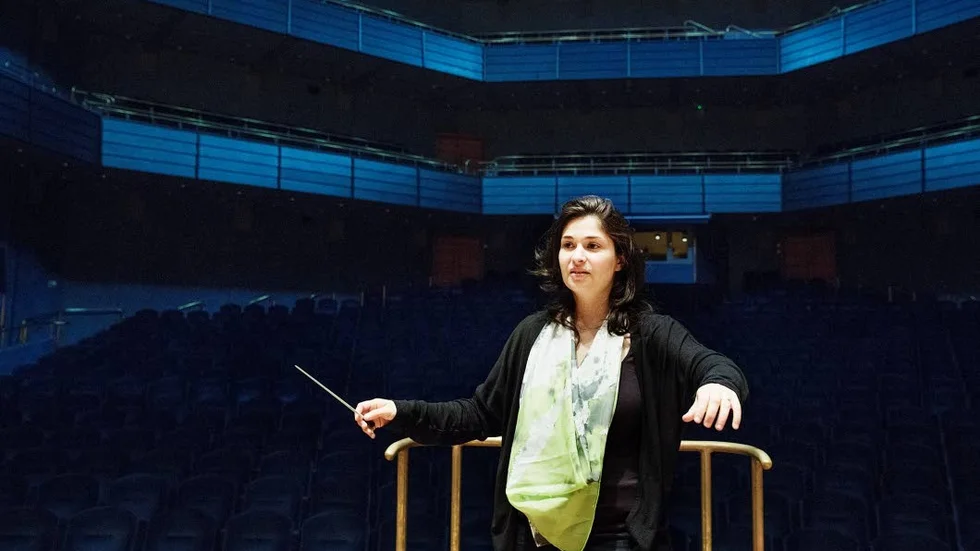 Rysk musik. Nazanin Aghakhani är veckans dirigent i De Geerhallen . På programmet står verk av Anatolij Ljadov, Igor Stravinsky och Moderst Musorgskij.