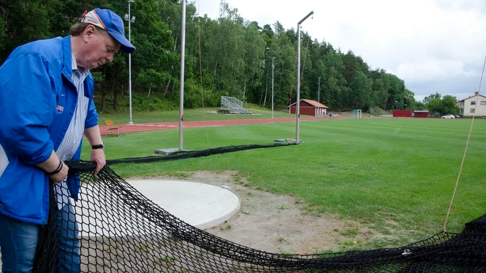 Friidrottsveteranen Bertil "Berra" Karlsson förargas av buslivet på gamla IP, men ångrar inte satsningen på en öppen idrottsplats.