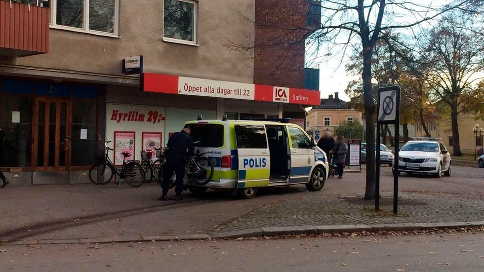 Polisen larmades till Ica Safiren på fredagseftermiddagen.