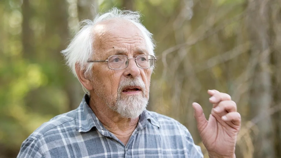Hans Rydberg är biolog med mångårigt svampintresse, nu har han hittat en mycket ovanlig parasitsvamp i sin egen trädgård. 