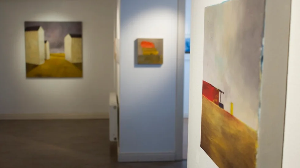 Just nu visas Helena Elfgrens konst i Konstmagasinet. Men i augusti är det dags för katrineholmarna själva att ta över galleriet.